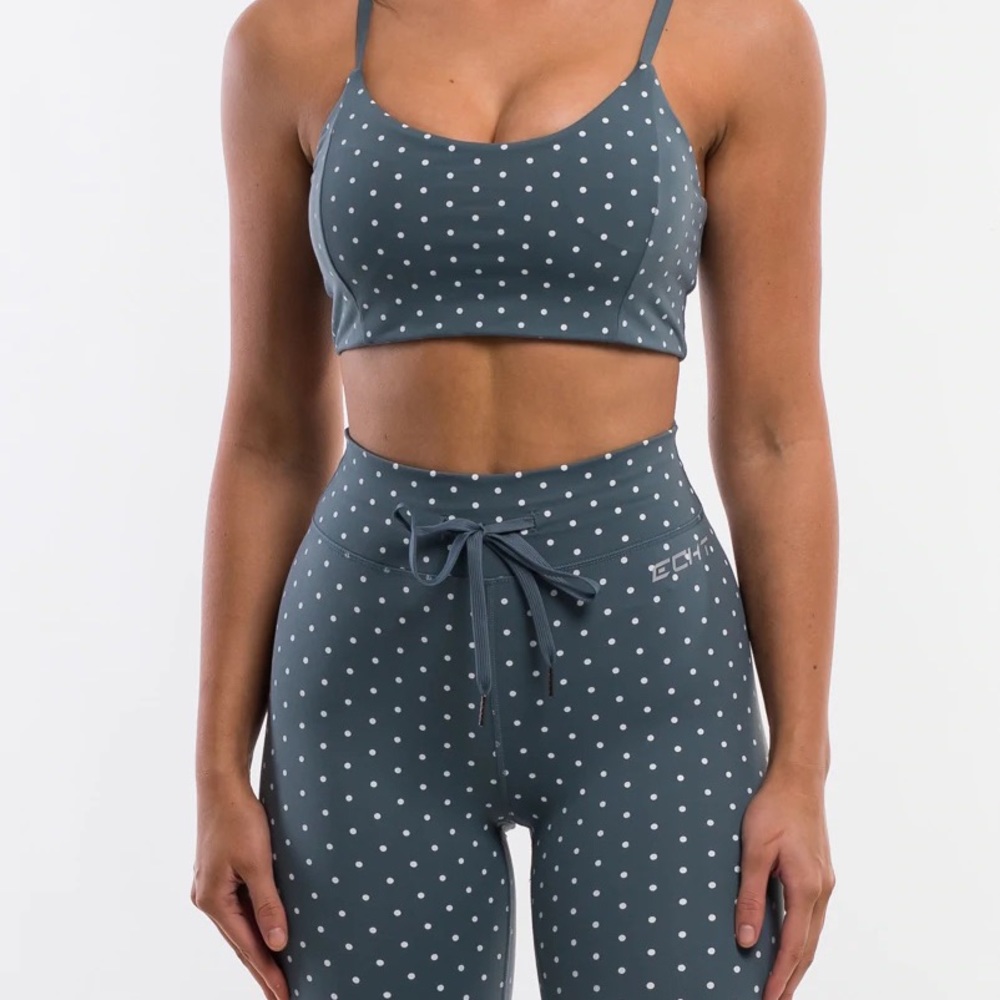 Echt. Size large